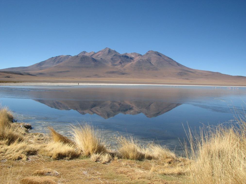Uyuni-Salt-Flat-3-days-laguna-canapa